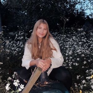 Meet your Posher, Esther